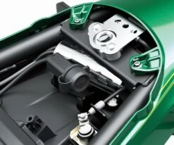 Kawasaki USB Aansluiting (onder Het Zadel)